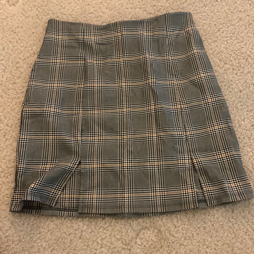 Plaid skirt with two mini slits in front